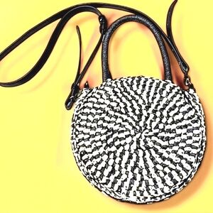 🌴American Eagle Outfitters Woven Crossbody Bag